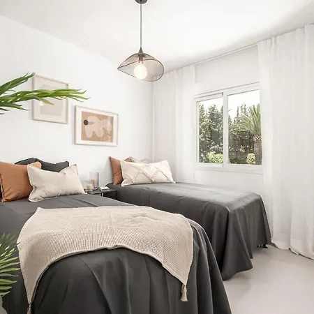 Vogue Styled Flat In The Heart Of Nueva Andalucía *