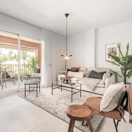 Vogue Styled Flat In The Heart Of Nueva Andalucía *