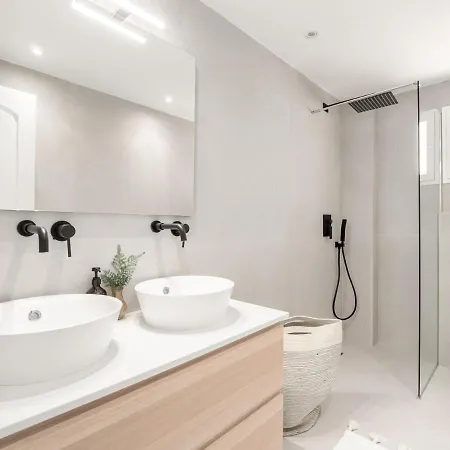 Апартаменты Vogue Styled Flat In The Heart Of Nueva Andalucia