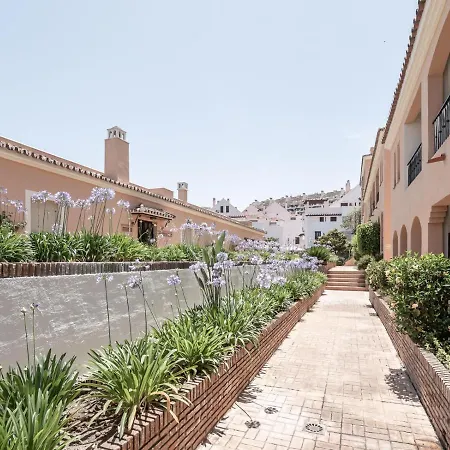 Vogue Styled Flat In The Heart Of Nueva Andalucia מארבלה