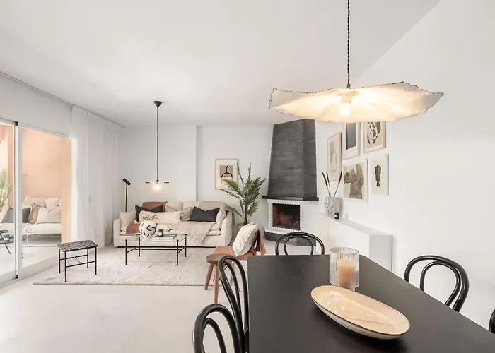 Vogue Styled Flat In The Heart Of Nueva Andalucia מארבלה