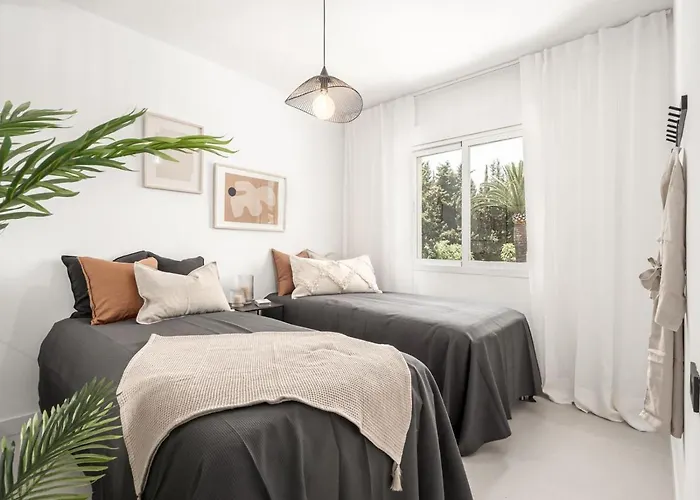 Vogue Styled Flat In The Heart Of Nueva Andalucia *