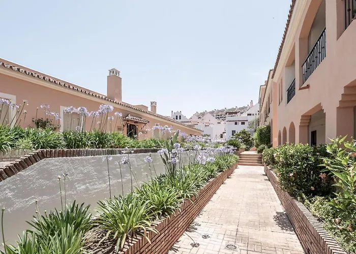 Vogue Styled Flat In The Heart Of Nueva Andalucia מארבלה