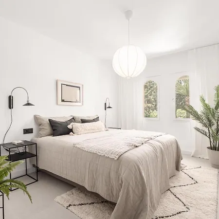 Lägenhet Vogue Styled Flat In The Heart Of Nueva Andalucia *