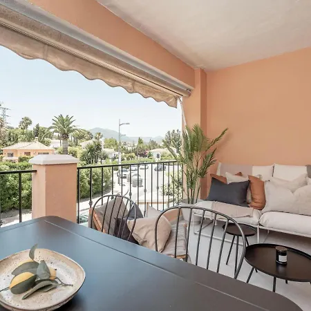 Vogue Styled Flat In The Heart Of Nueva Andalucia Lägenhet *
